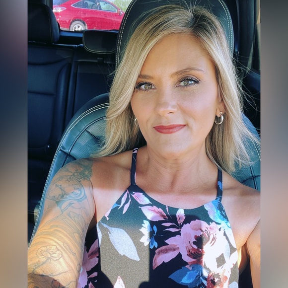 Meet your Posher, Jenny - Picture 1 of 3